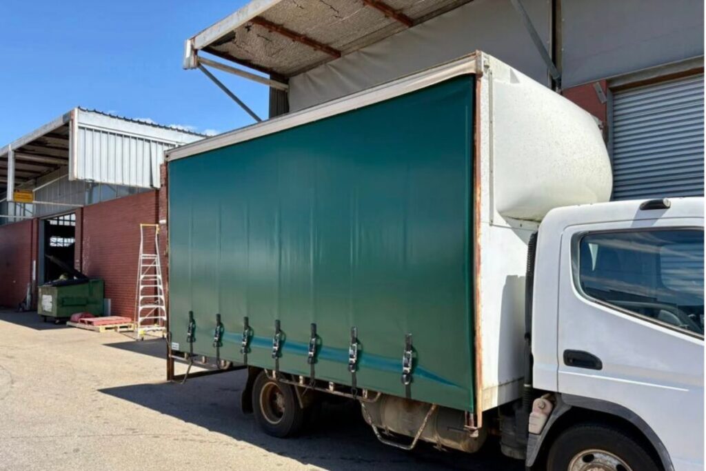 Bee Jays truck side curtain to protect freight